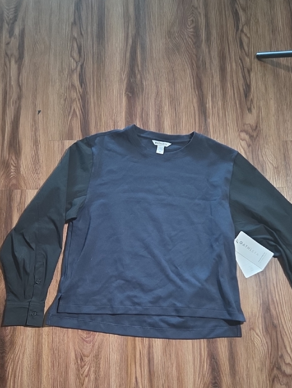 Athleta Navy Harlow Hyrbid Top Size Medium NWT